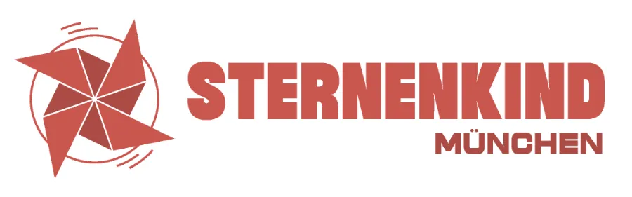 Konstruierte, eckige Windmühlengrafik neben fettgedrucktem rotem Text "STERNENKIND" mit kleinerem "MÜNCHEN" darunter auf weißem Hintergrund, die moderne Logo-Entwicklung zeigt.