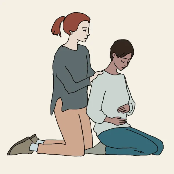 Die farbige Illustration zeigt zwei Frauen: eine kniet hinter der anderen. Die Person im Vordergrund sitzt mit geschlossenen Augen und den Händen auf dem Bauch, während die unterstützende Person hinter ihr sanft ihre Schultern berührt.